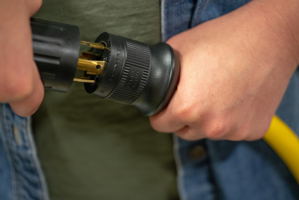 Southwire Generator Extension Cord, 25', 10/4 - Image 17