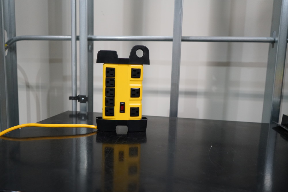 Southwire Power Strip 8 Outlet - Image 3