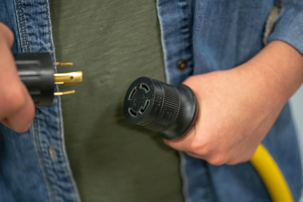 Southwire Generator Extension Cord, 25', 10/4 - Image 18